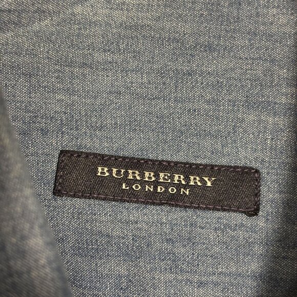 Burberry London Blue Button-Up Shirt With Iconic Nova Check Collar & Cuffs - Picture 8 of 15